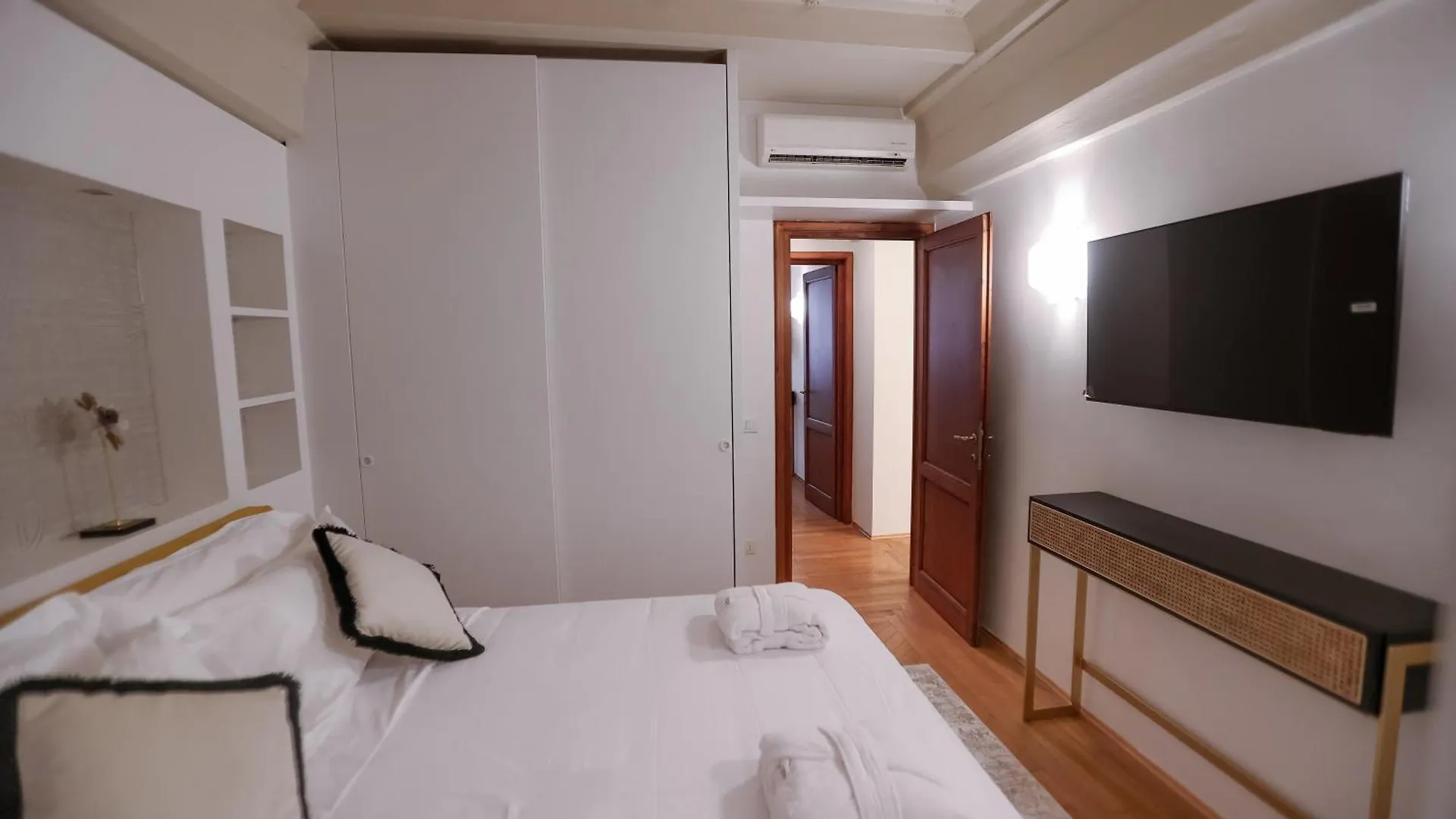 Apartment Ponte Vecchio - Partenope Luxury Suites Florence Italy